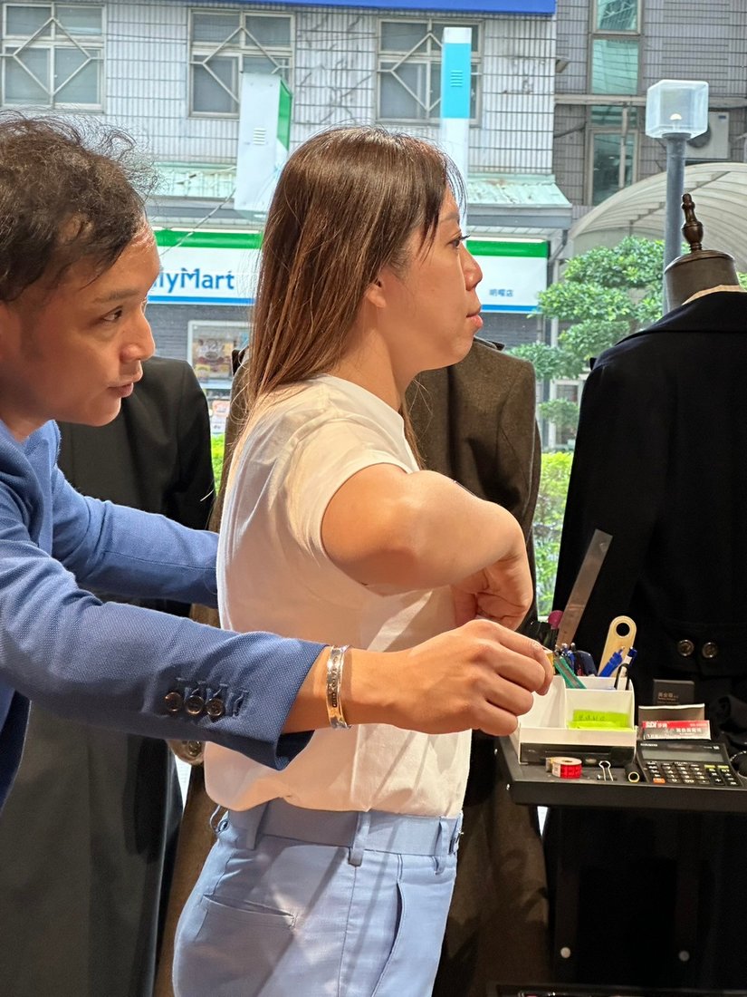 女生西裝訂製 俏麗展現個人專業時尚