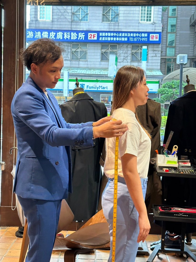 女生西裝訂製 俏麗展現個人專業時尚