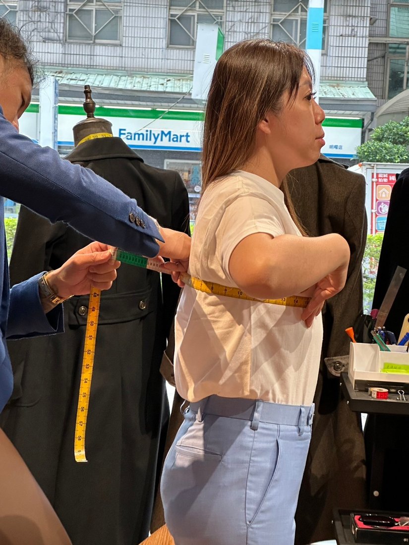 女生西裝訂製 俏麗展現個人專業時尚