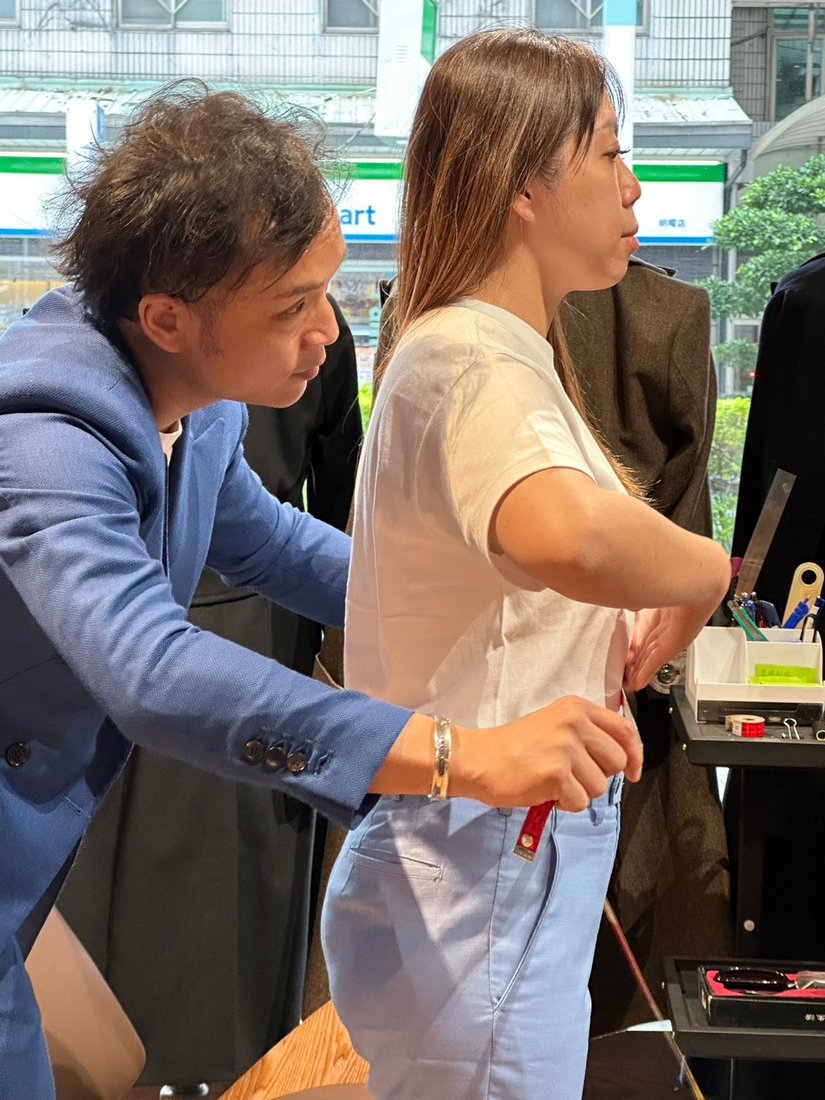 女生西裝訂製 俏麗展現個人專業時尚