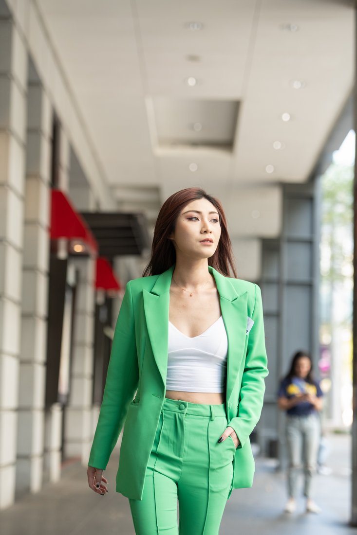 女性西裝套裝訂製 你需要注意西裝外套、西裝褲的要點 完美女西裝穿搭