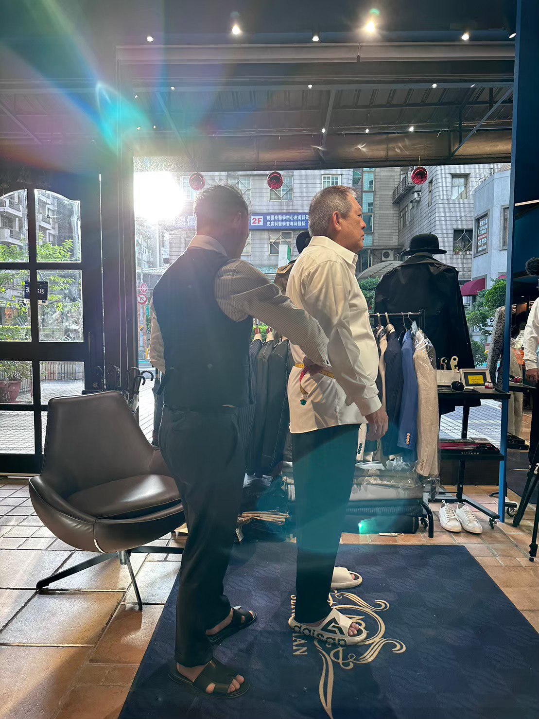 給父親最好的禮物 打造專屬訂製西裝 讓他帥氣依然不減當年