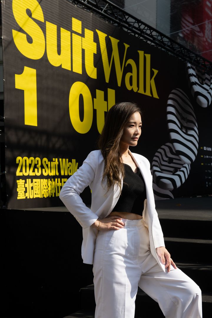 白色西裝穿搭 搭配精準的剪裁 西裝訂製讓你在商務或是時尚場合都吸睛！